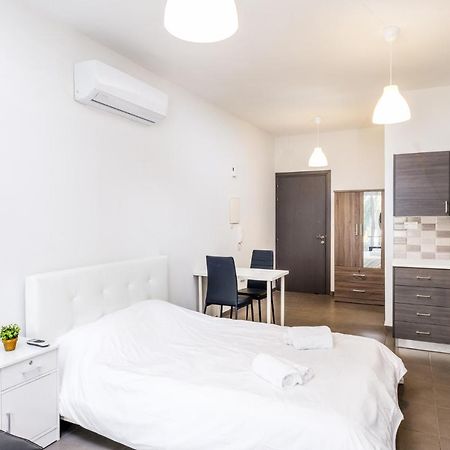 Spacious Studio Downtown Larnaca Eksteriør billede