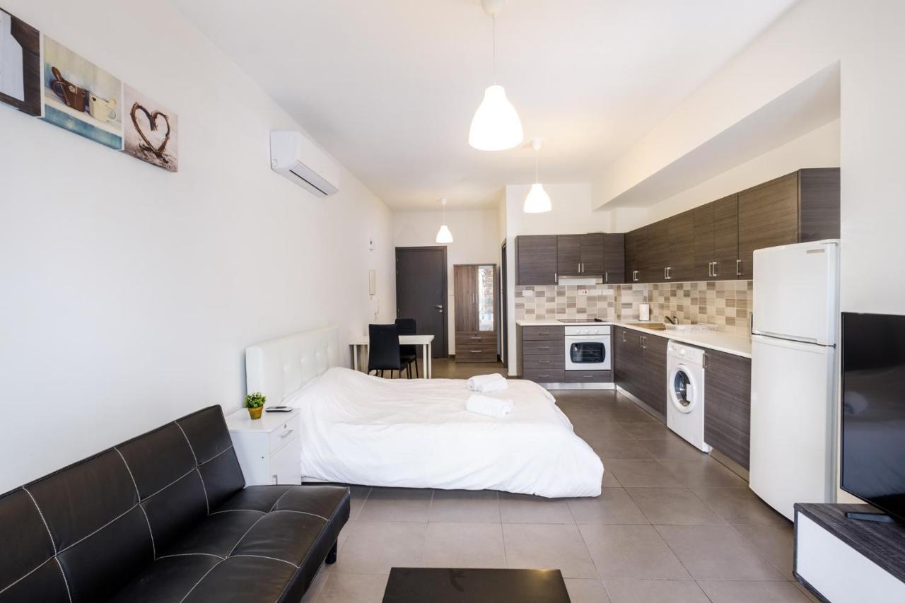 Spacious Studio Downtown Larnaca Eksteriør billede