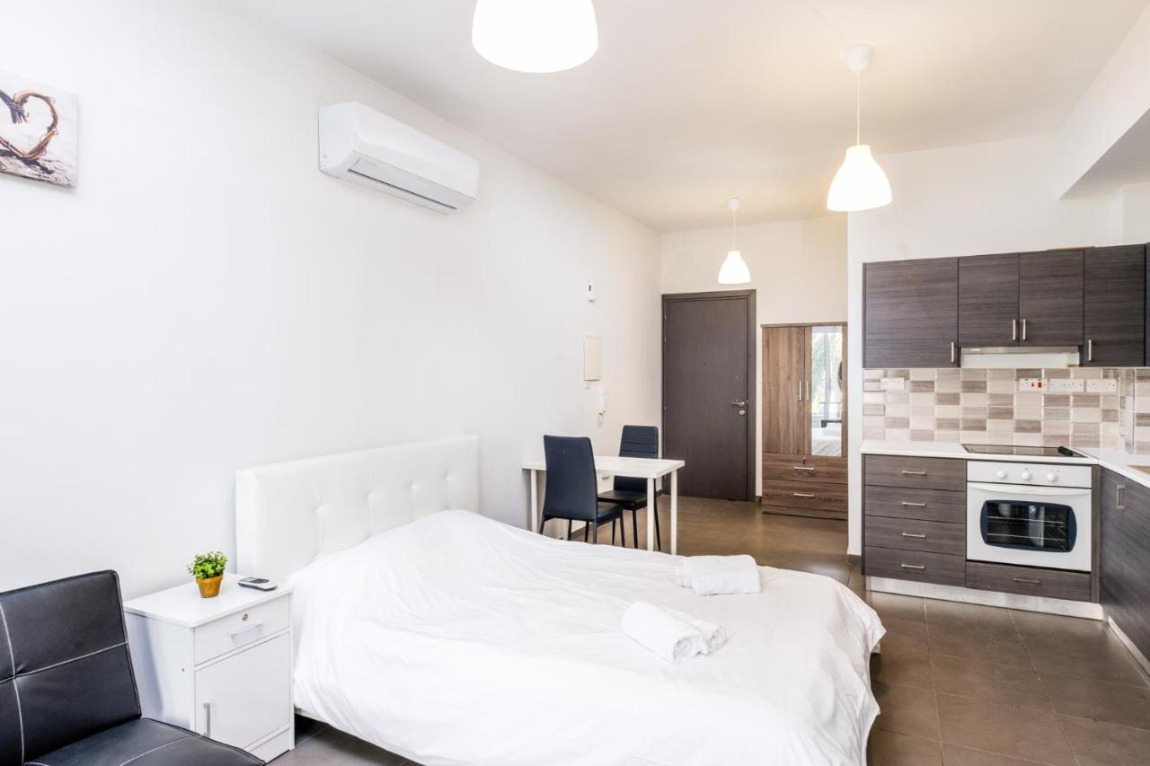 Spacious Studio Downtown Larnaca Eksteriør billede